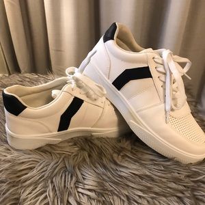 TopShop sneakers in white with great black markings on the side and heel.